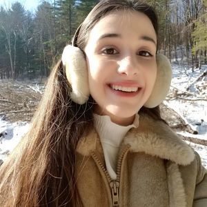 Meet your Posher, Aliza